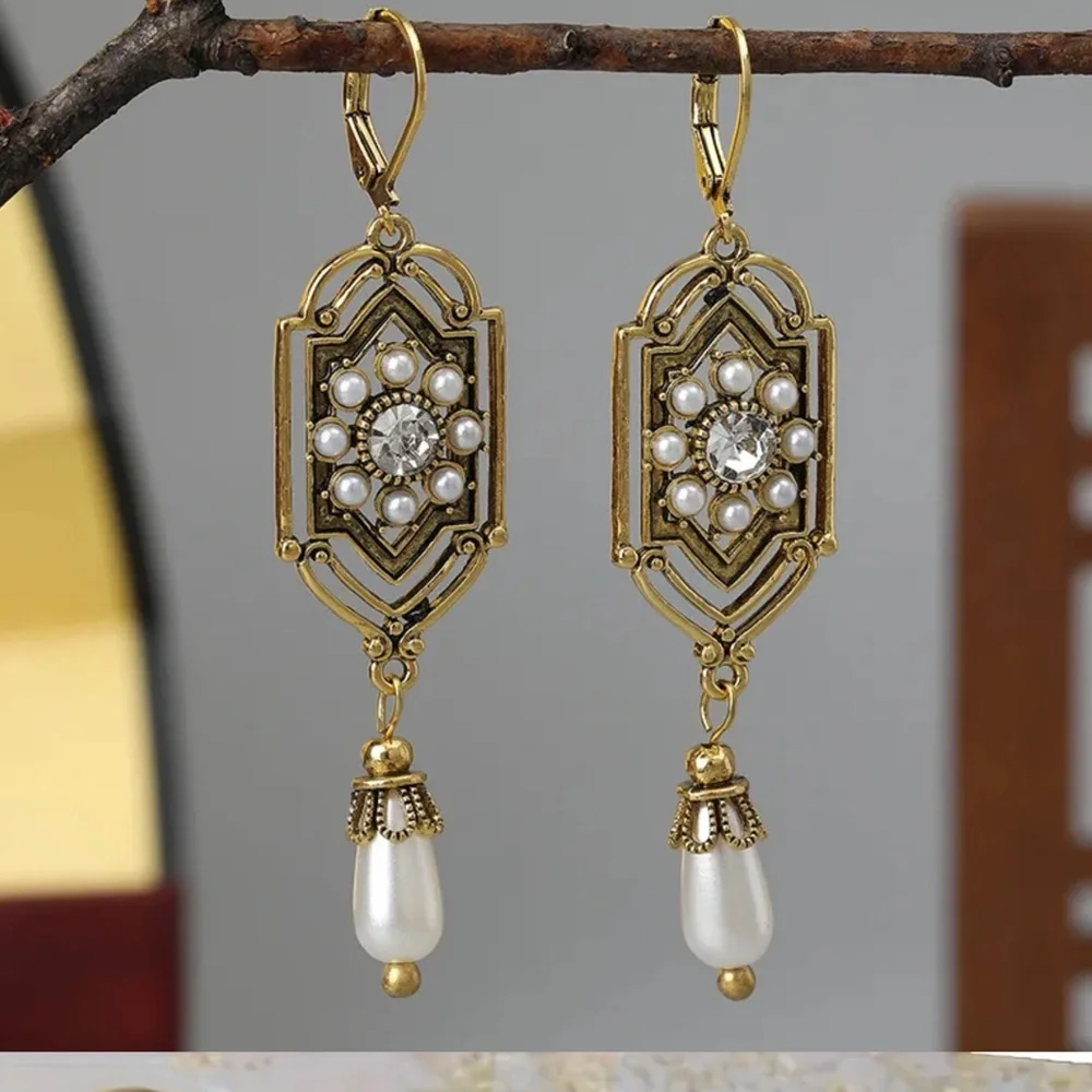 - 💋Vintage Style Antique Gold Floral drop dangle earrings